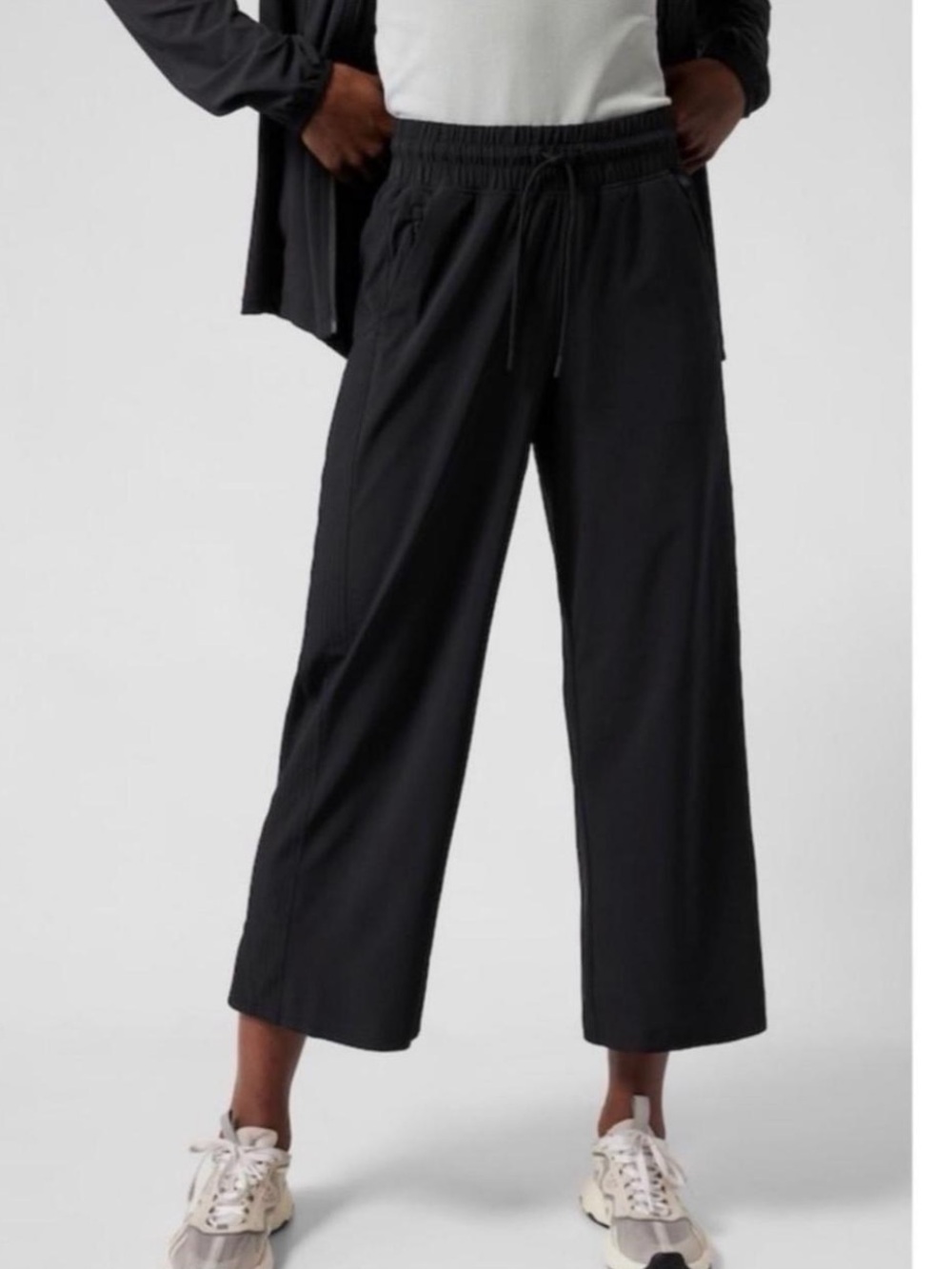 Athleta Avenue Wide Leg Crop Pant Black Petite Elastic Waist Size 6 Petite